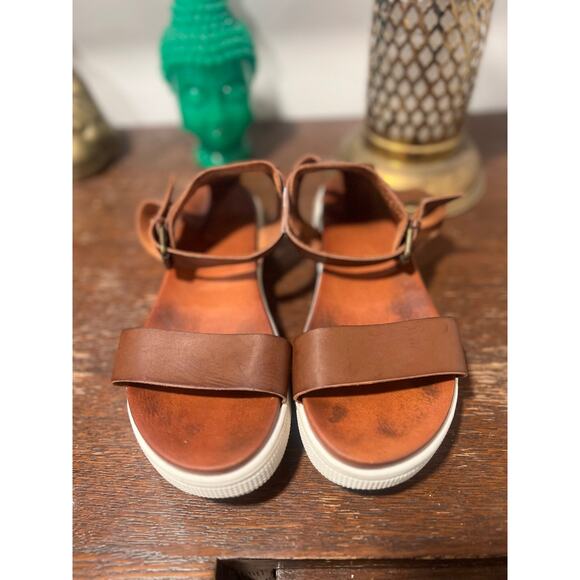 Mia Ellen Leather Platform Casual Sandal Cognac Rubber sole Buckle Closure 7 - Picture 3 of 8